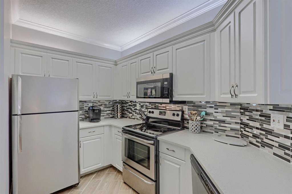 400 Uno Lago Drive 204