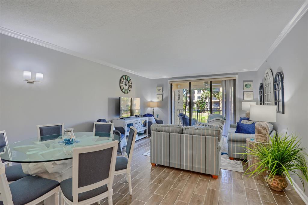 400 Uno Lago Drive 204