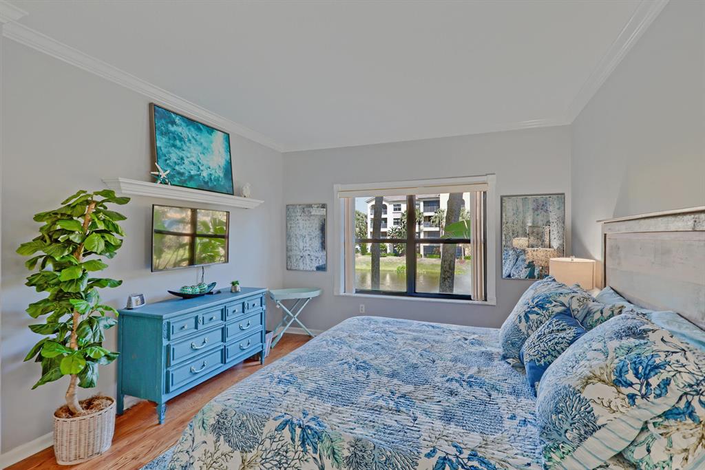 400 Uno Lago Drive 204