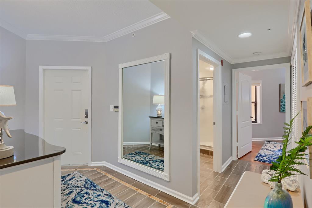 400 Uno Lago Drive 204