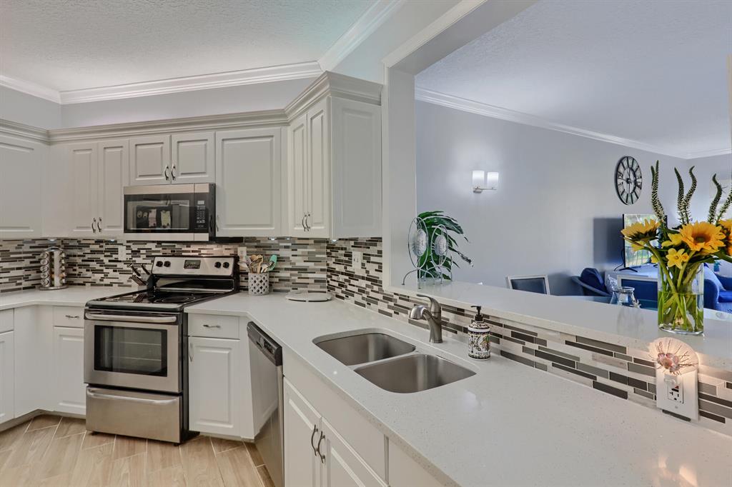 400 Uno Lago Drive 204