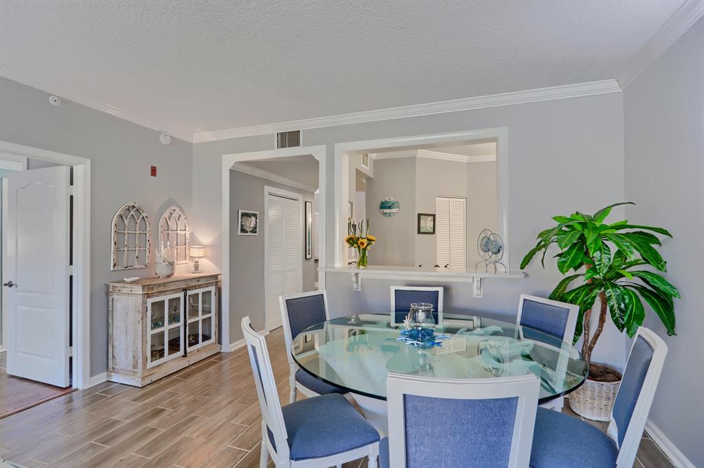 400 Uno Lago Drive 204