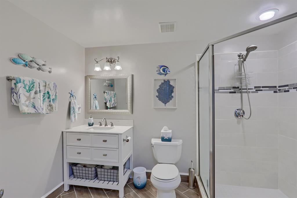 400 Uno Lago Drive 204