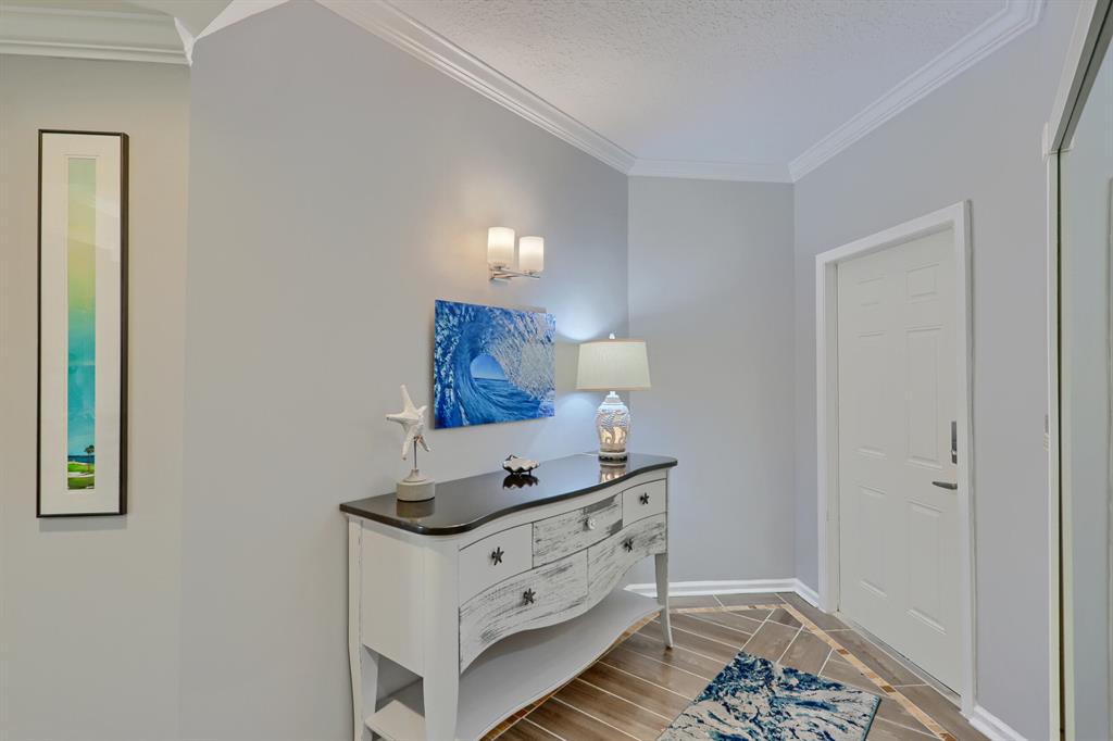 400 Uno Lago Drive 204