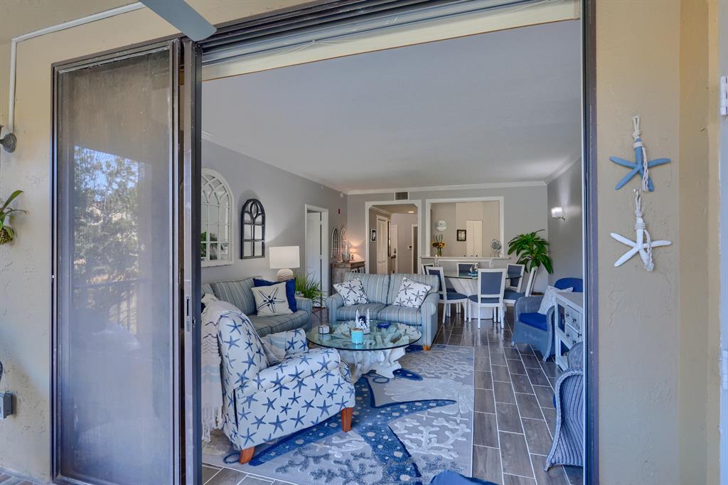 400 Uno Lago Drive 204