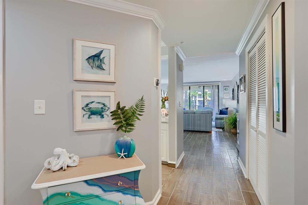 400 Uno Lago Drive 204