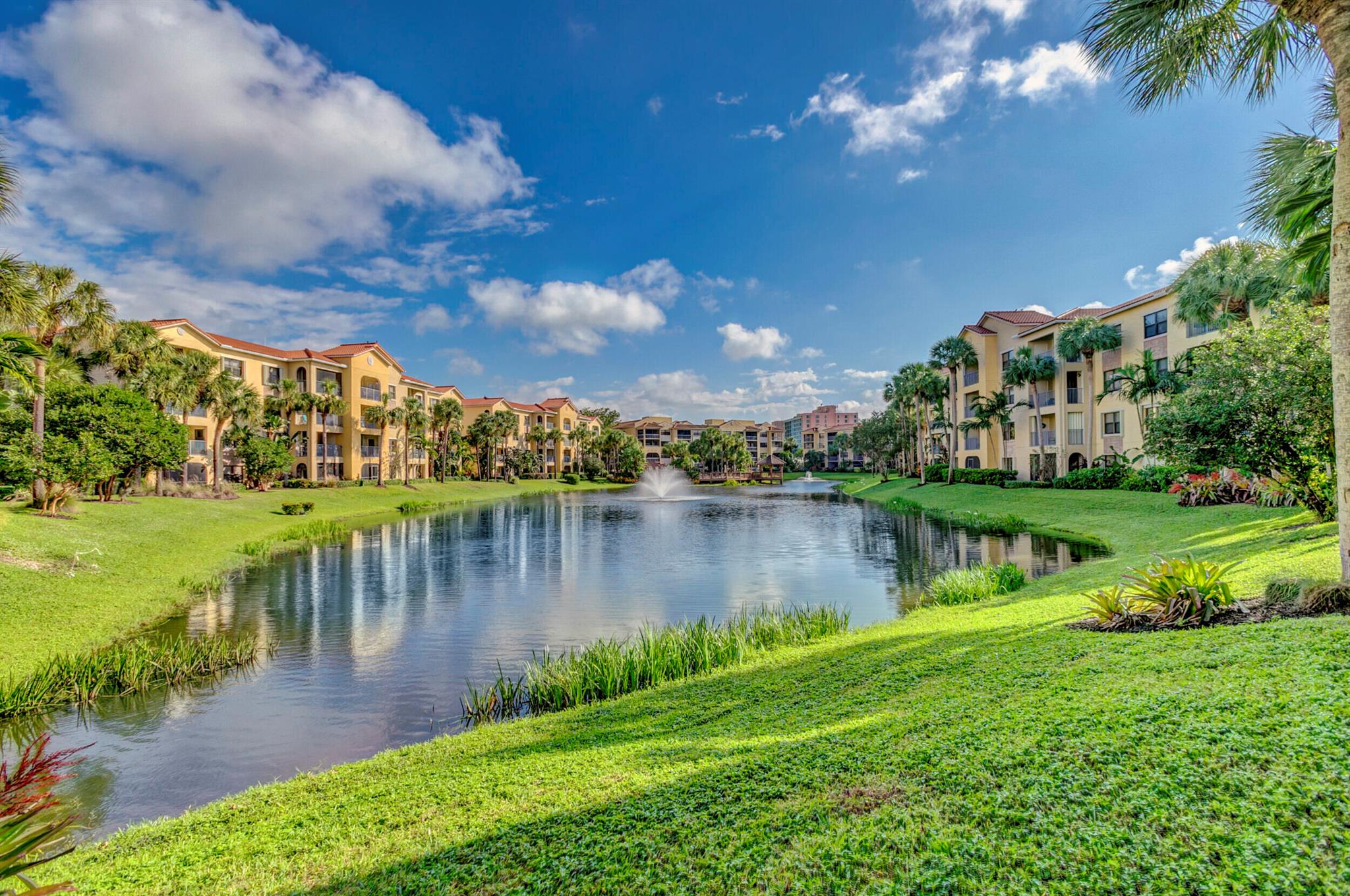 300 Uno Lago Drive 101