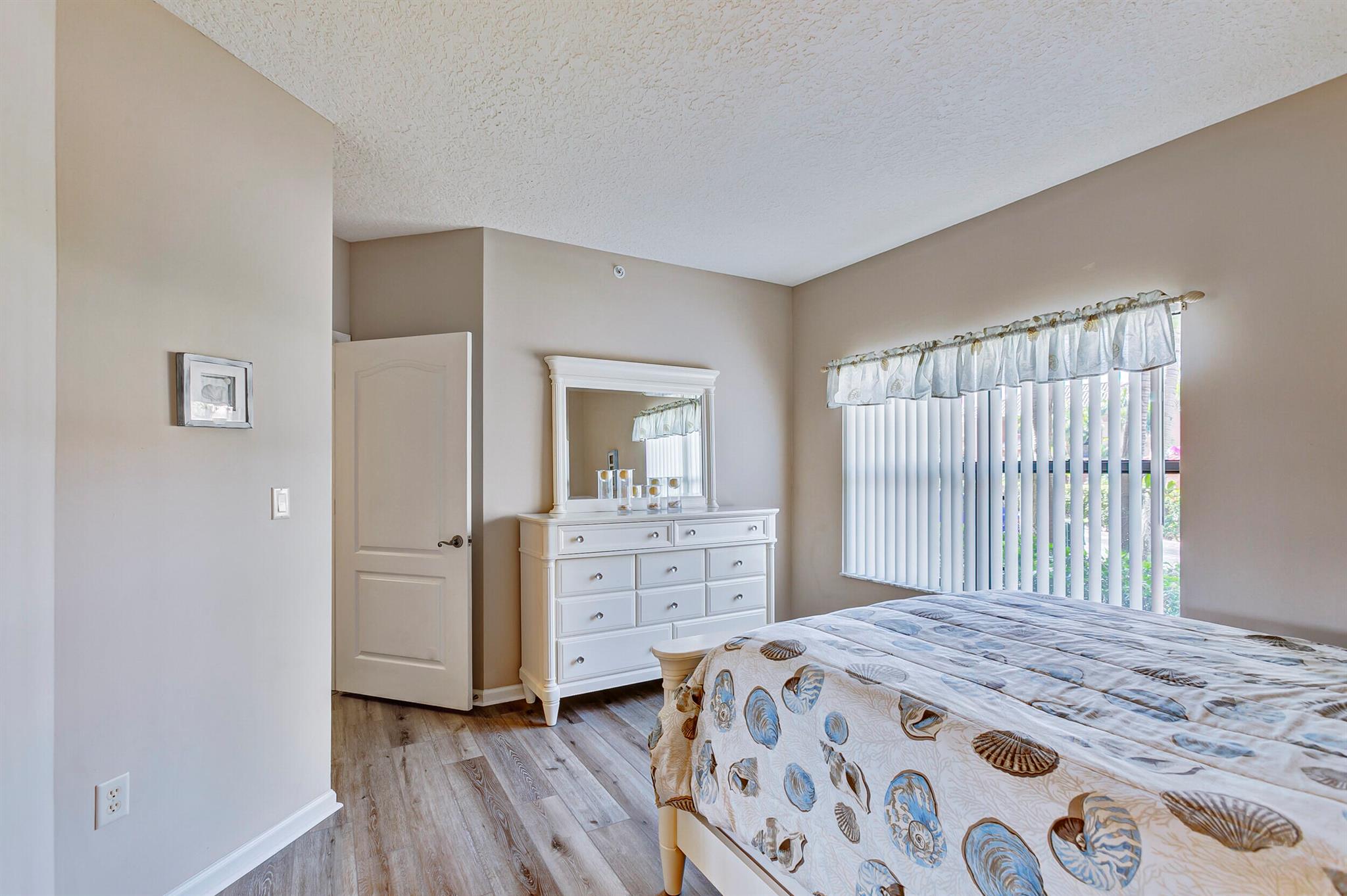 300 Uno Lago Drive 101