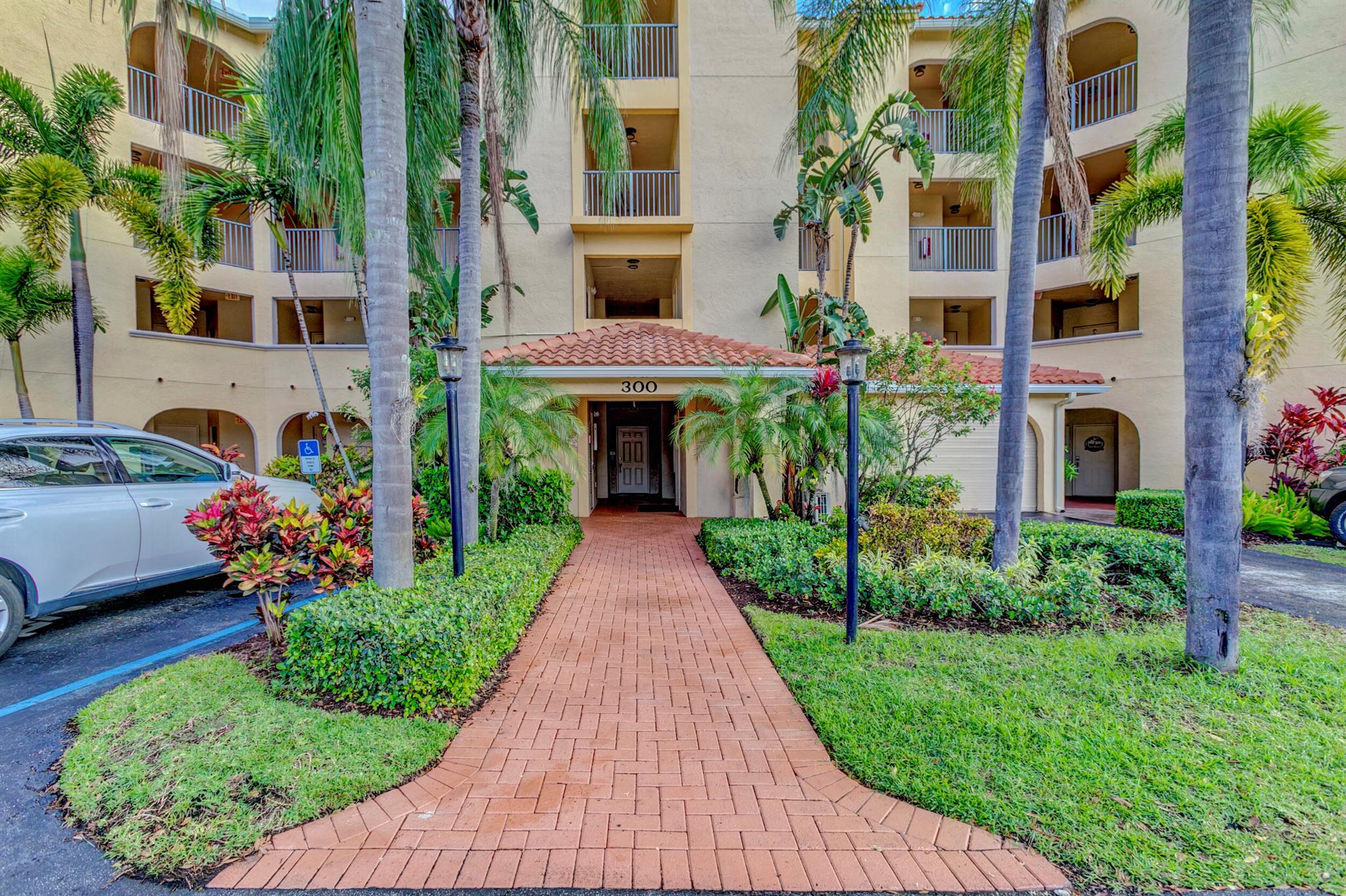 300 Uno Lago Drive 101