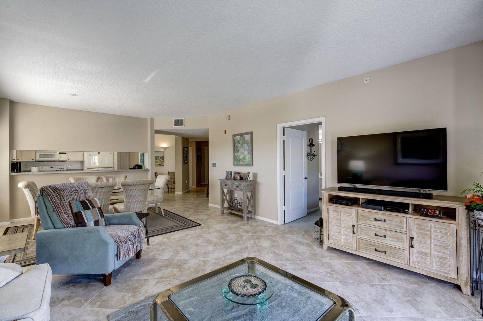 300 Uno Lago Drive 305