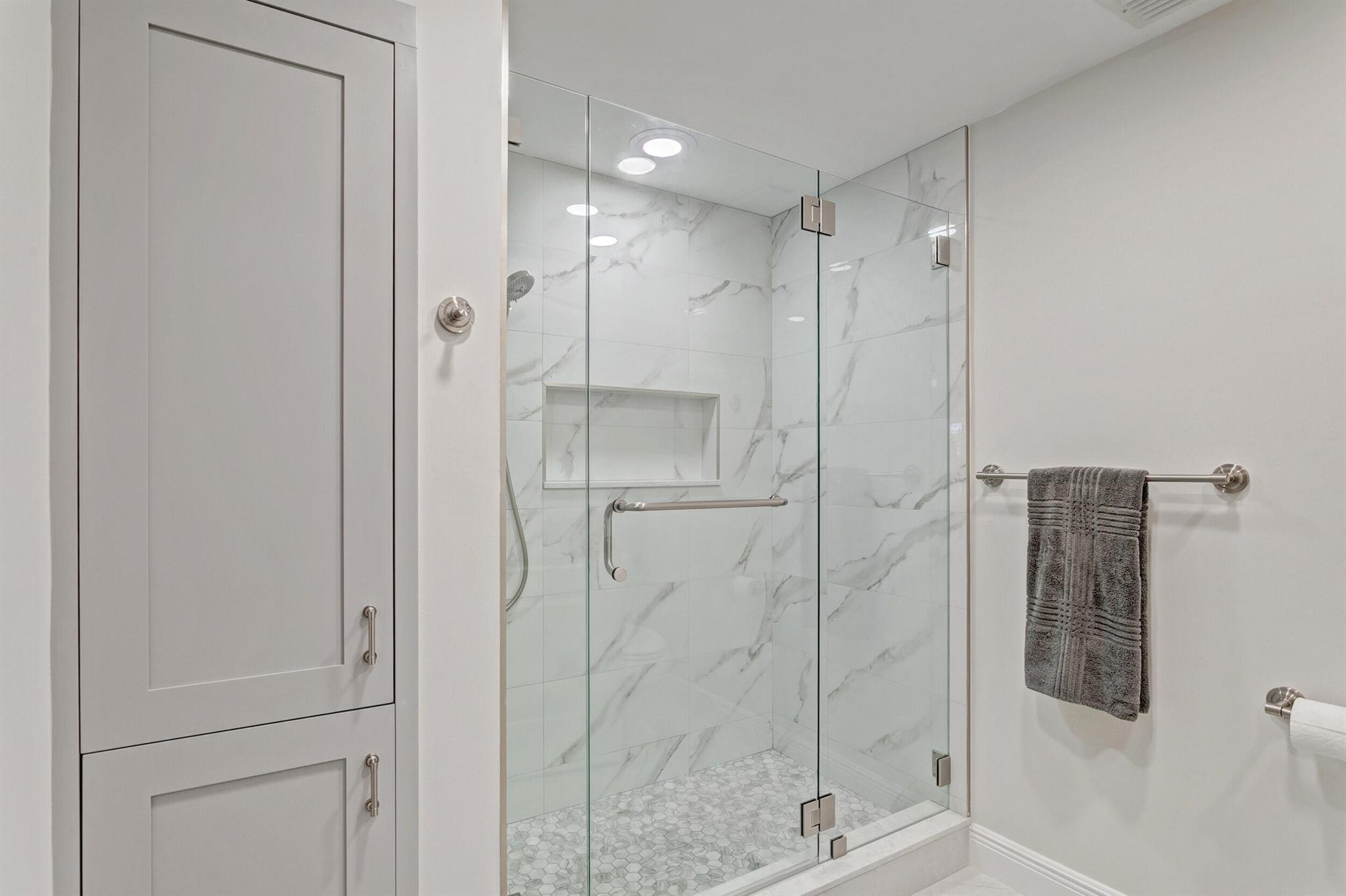 300 Uno Lago Drive 305