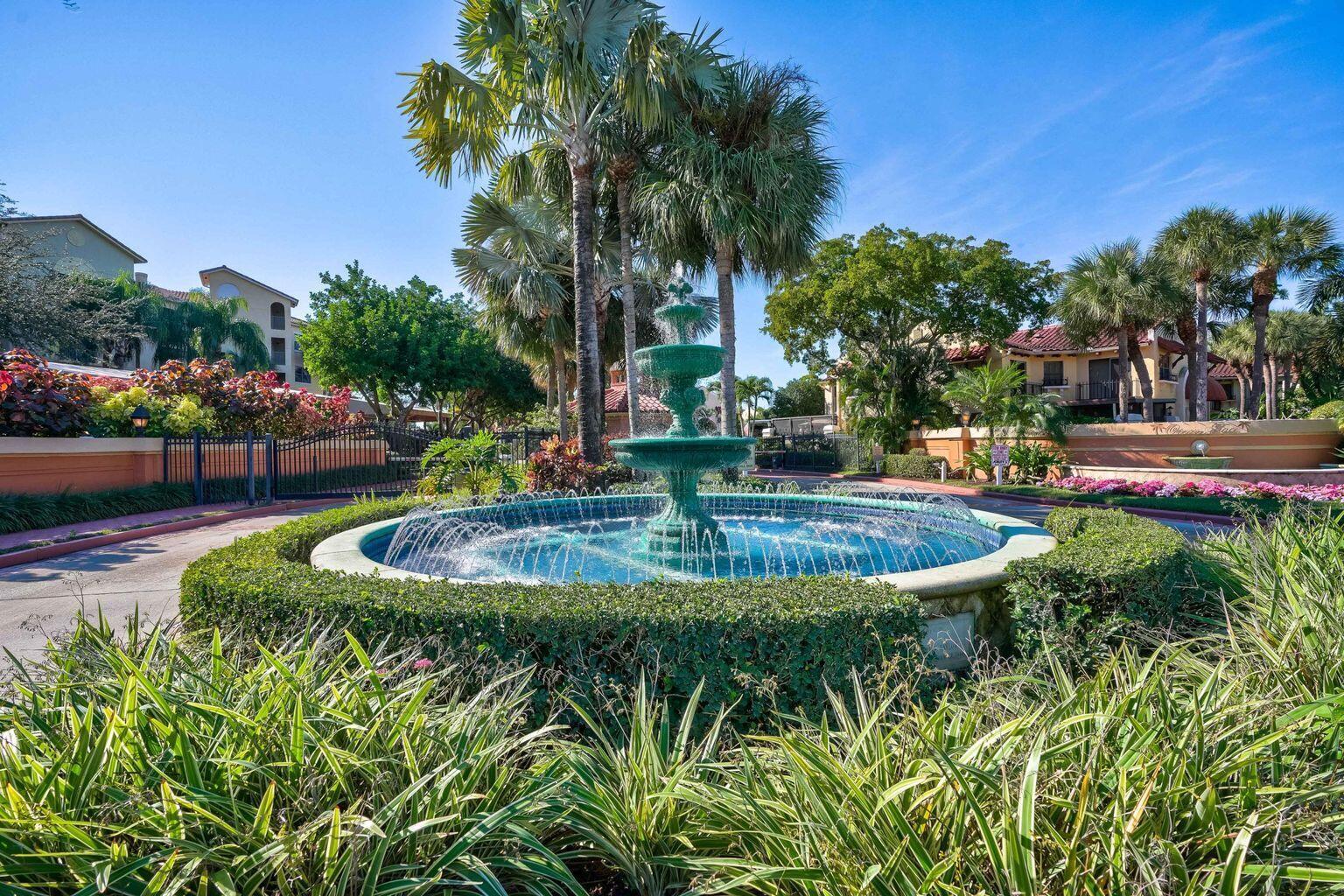 300 Uno Lago Drive 305