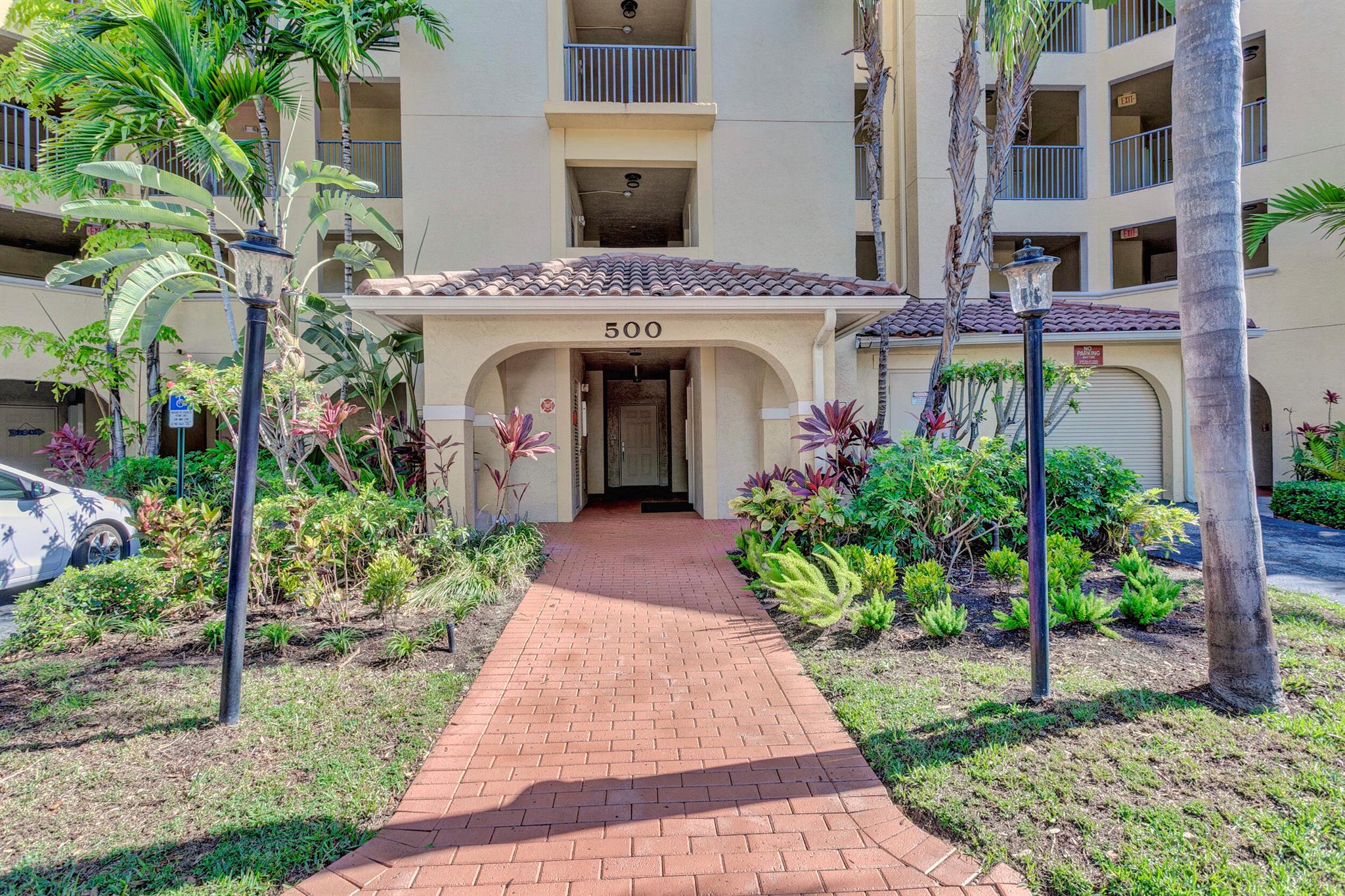 500 Uno Lago Drive 402