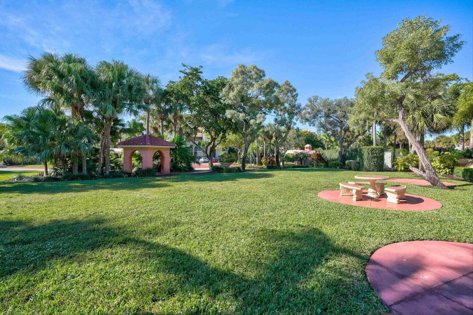 500 Uno Lago Drive 402