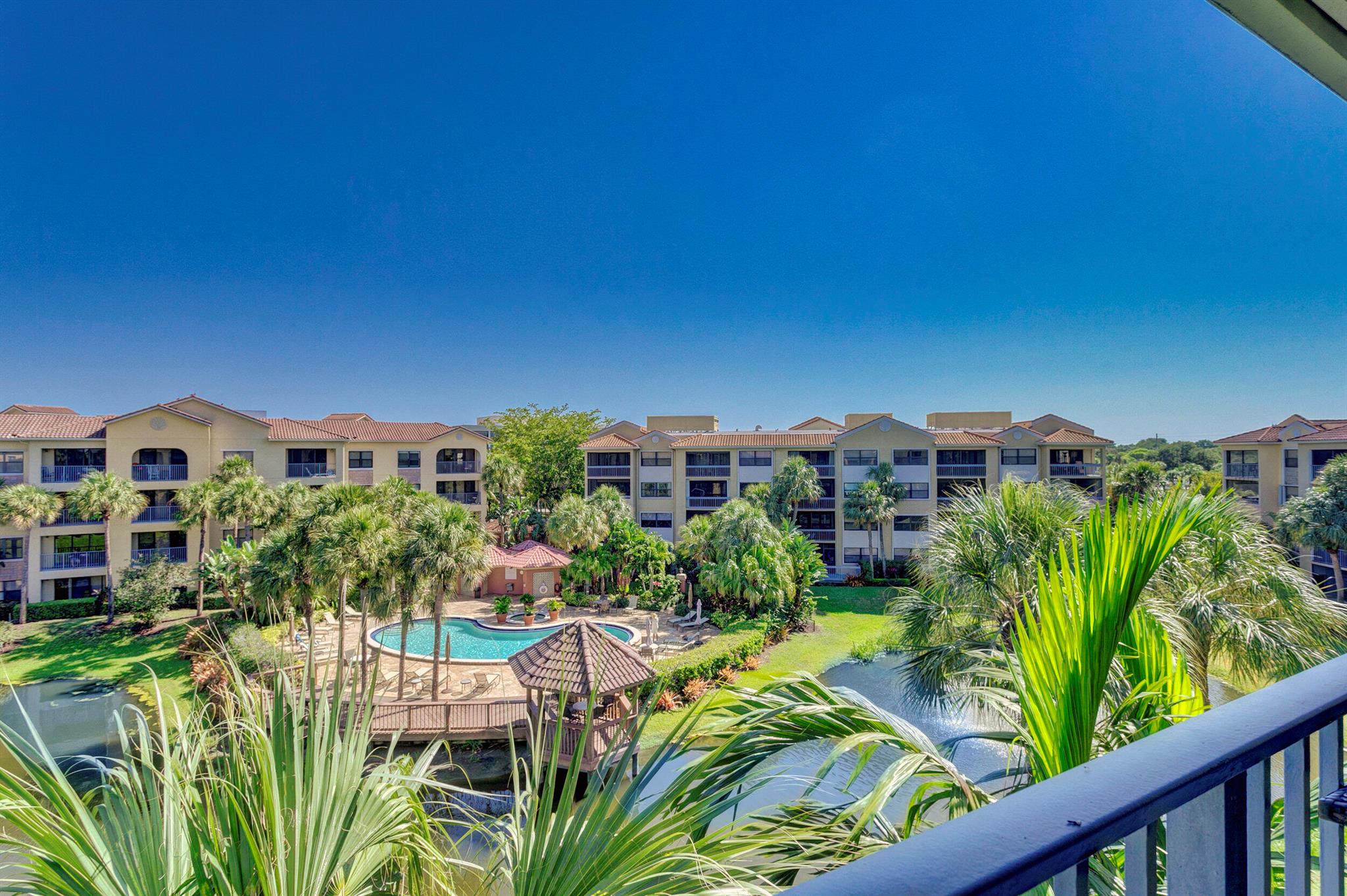 500 Uno Lago Drive 402