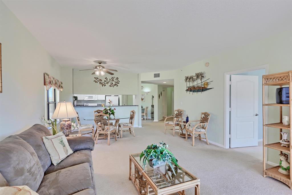 800 Uno Lago Drive 305