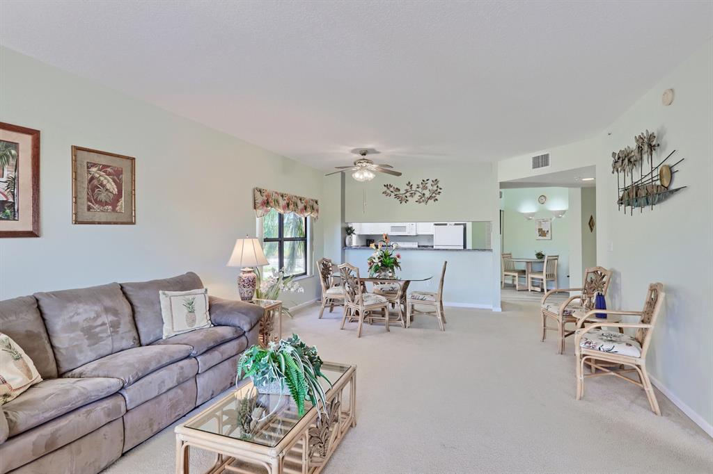 800 Uno Lago Drive 305