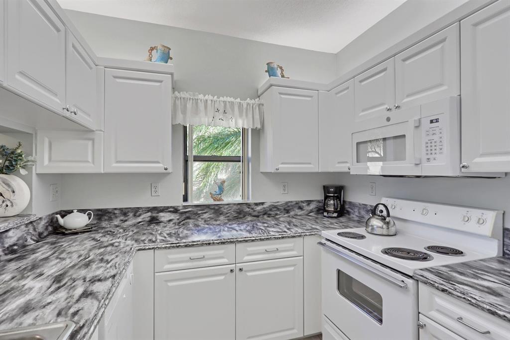 800 Uno Lago Drive 305