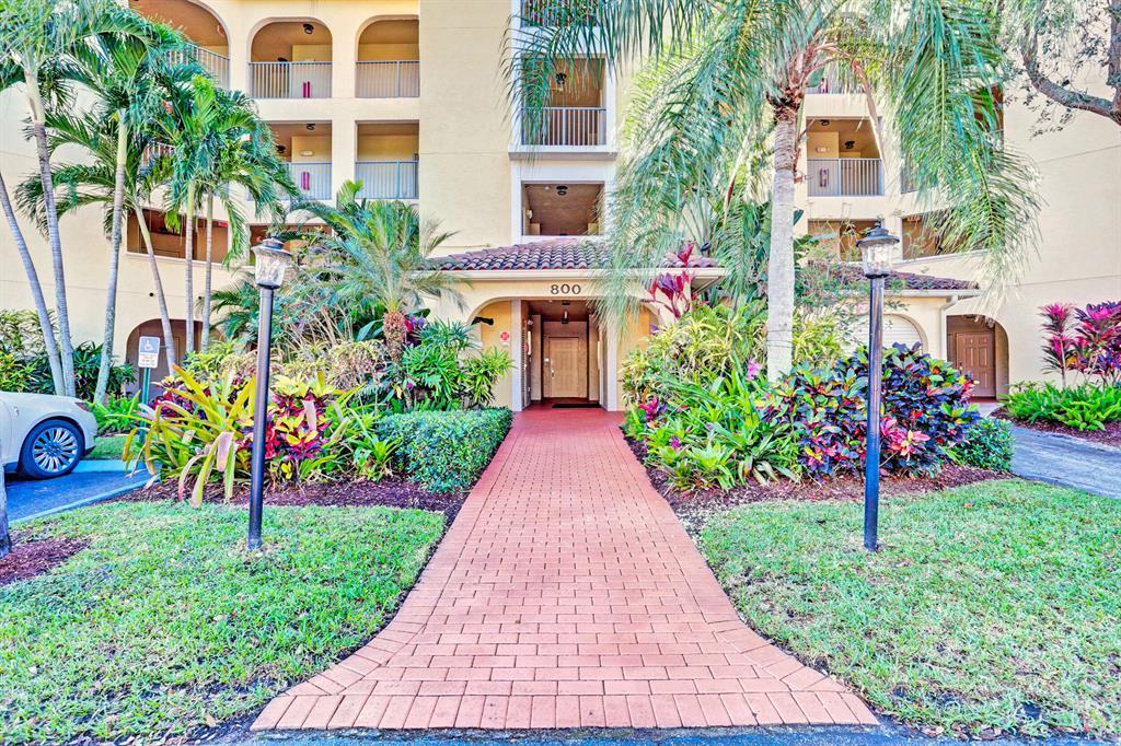 800 Uno Lago Drive 305