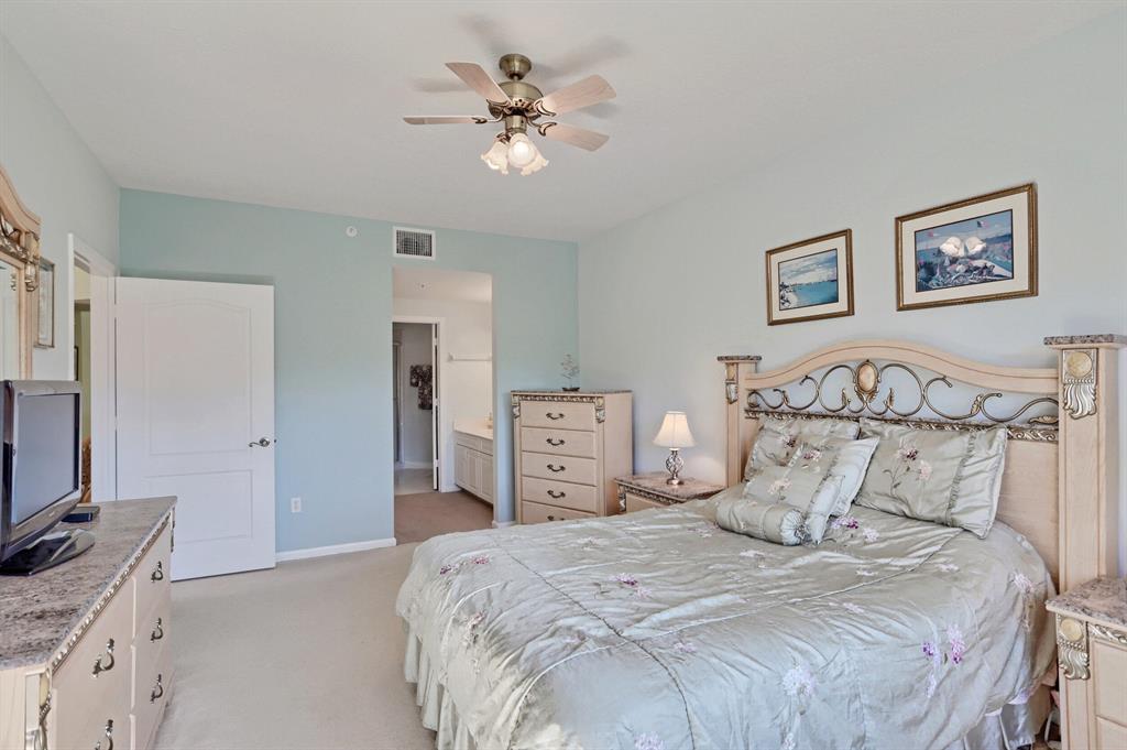 800 Uno Lago Drive 305