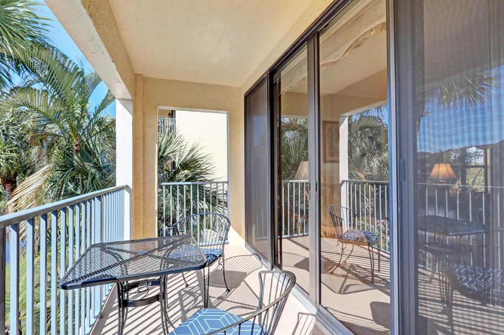 800 Uno Lago Drive 305