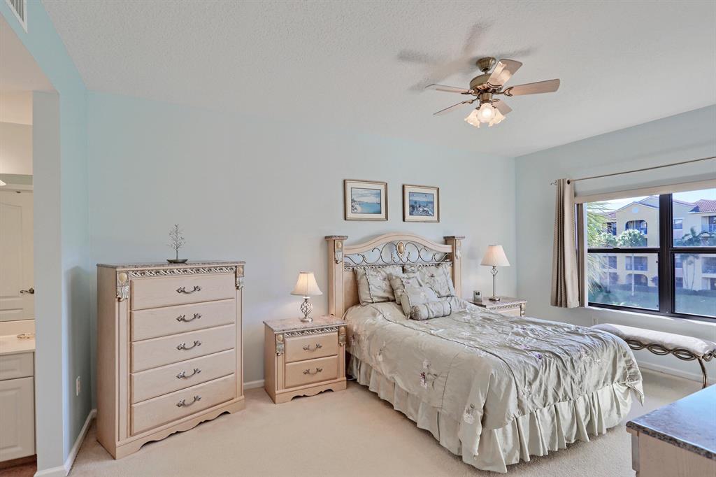 800 Uno Lago Drive 305