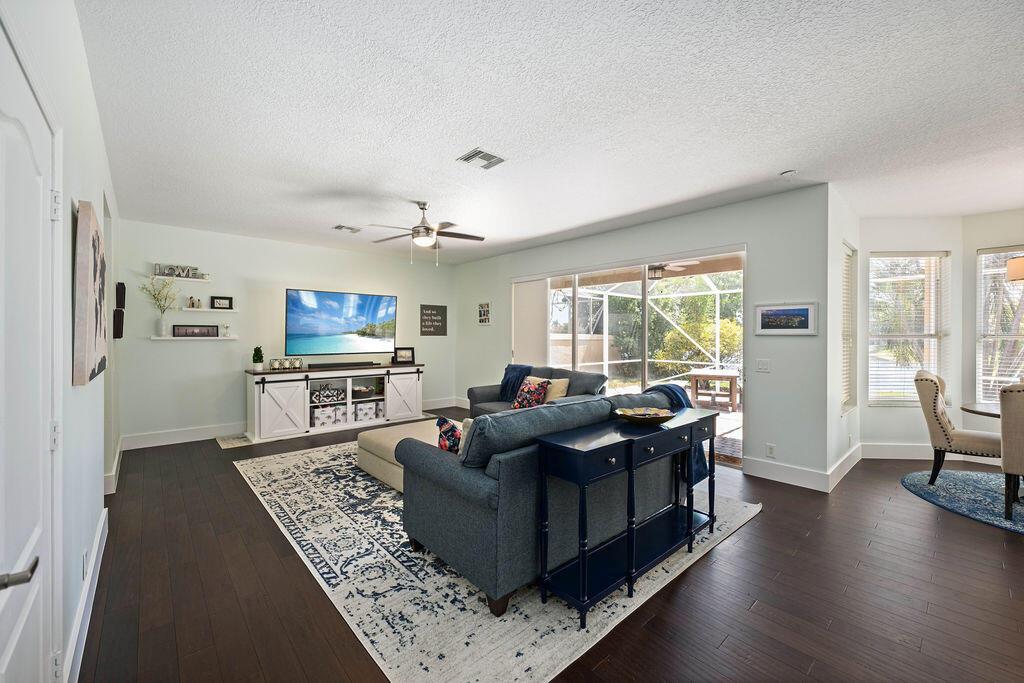1230 Avondale Lane