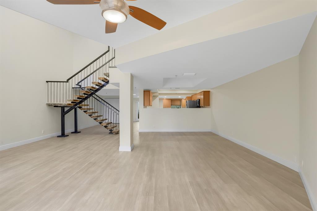 1035 S Federal Highway 208