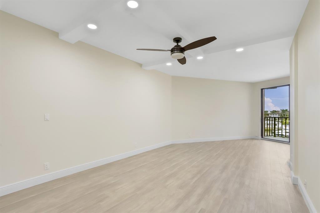 1035 S Federal Highway 208