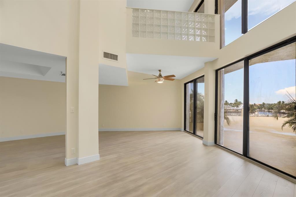 1035 S Federal Highway 208