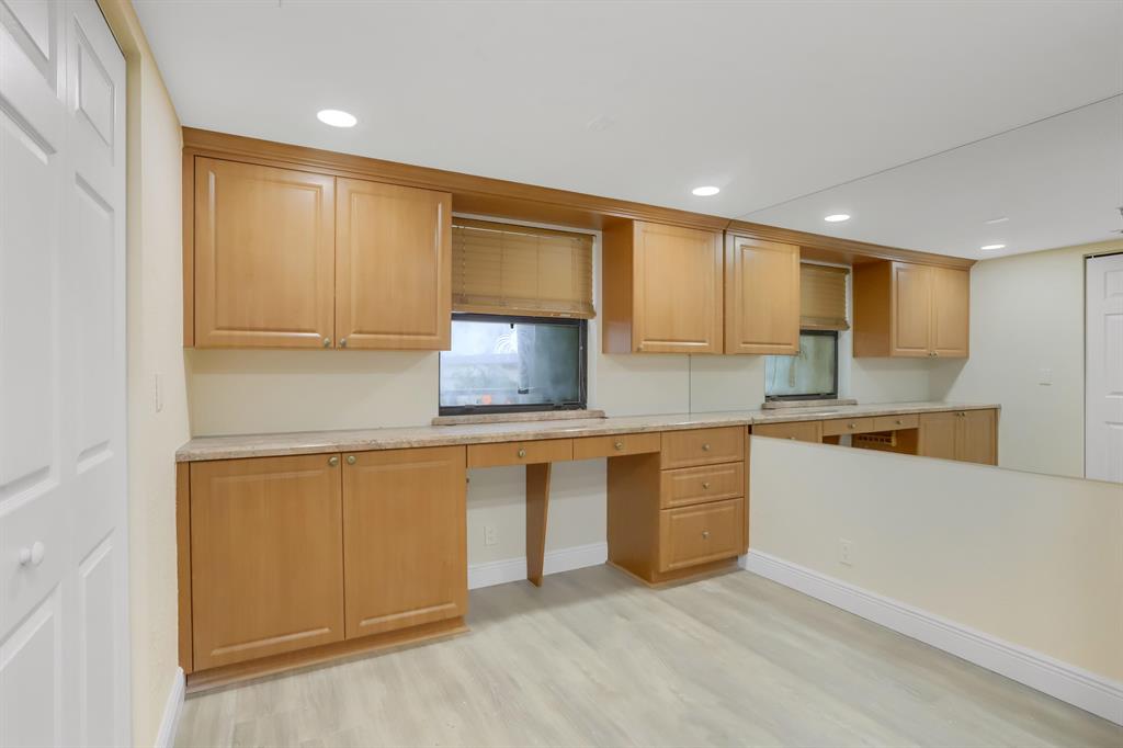 1035 S Federal Highway 208