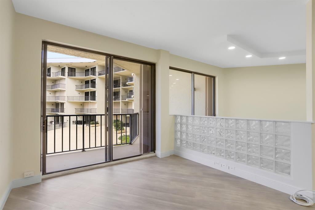 1035 S Federal Highway 208