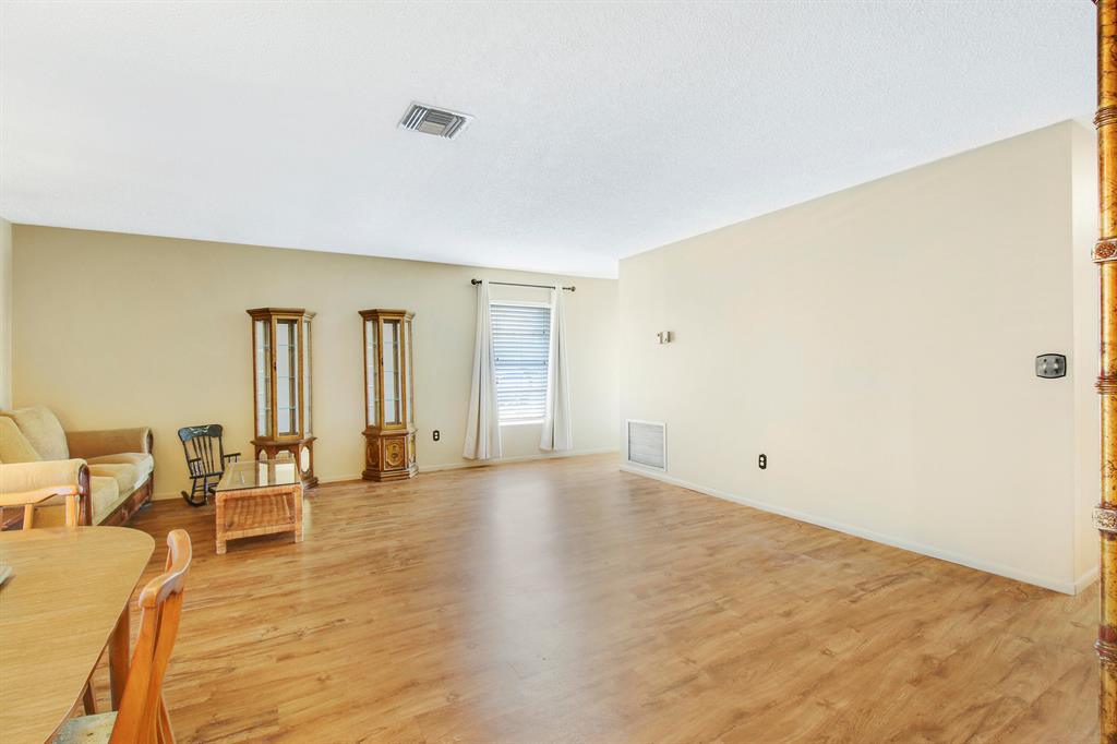 2886 Fernley Drive E 69