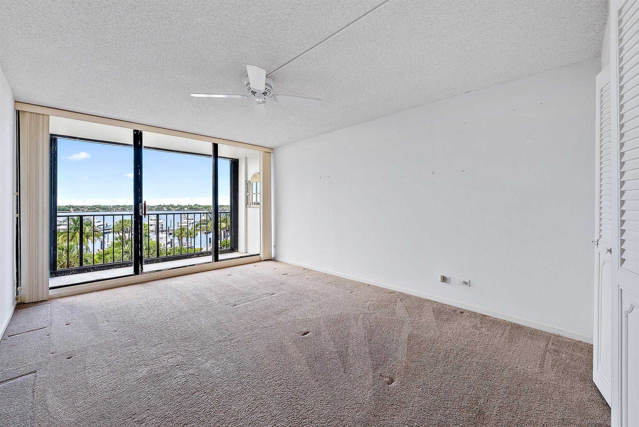136 Lakeshore Drive 511