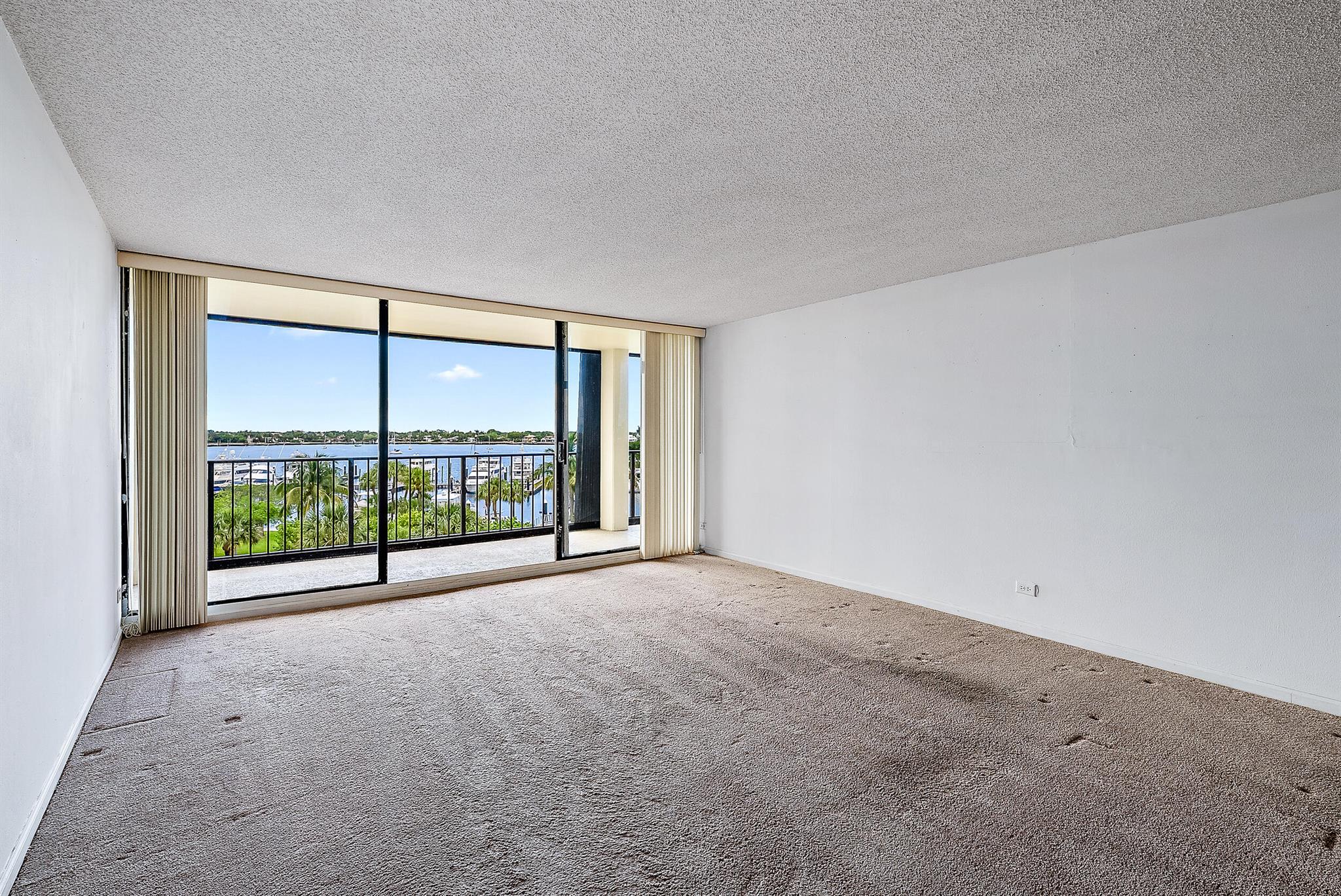 136 Lakeshore Drive 511