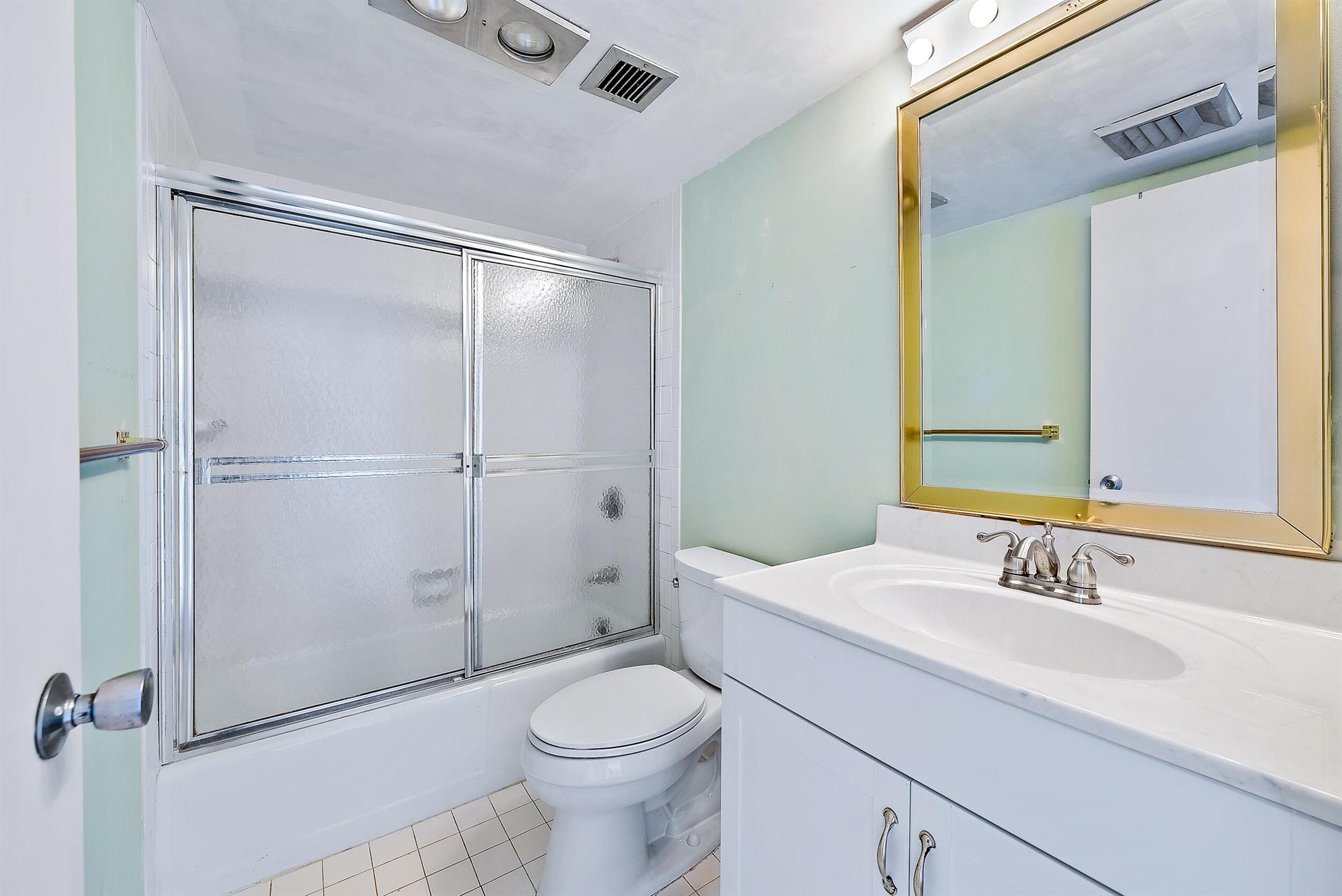 136 Lakeshore Drive 511