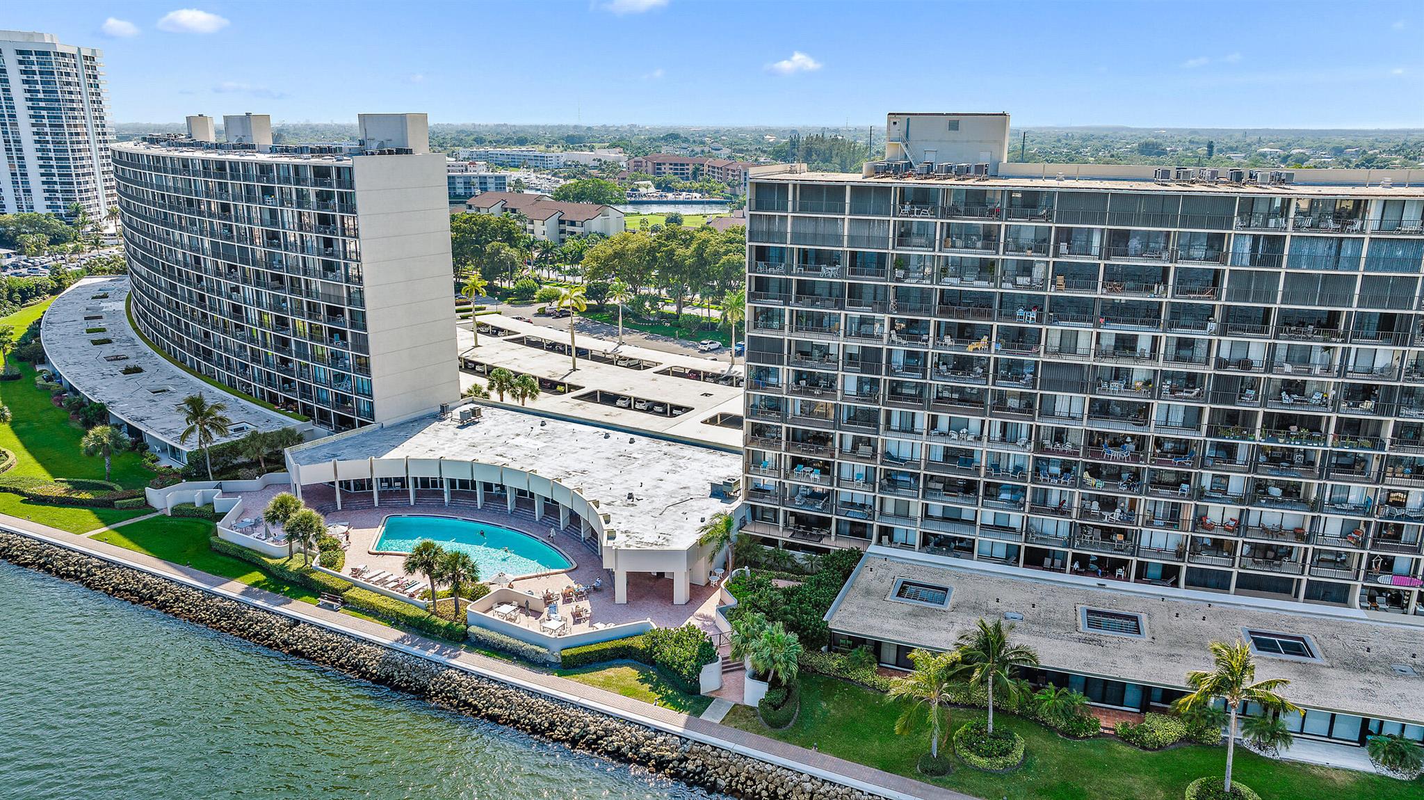 136 Lakeshore Drive 511