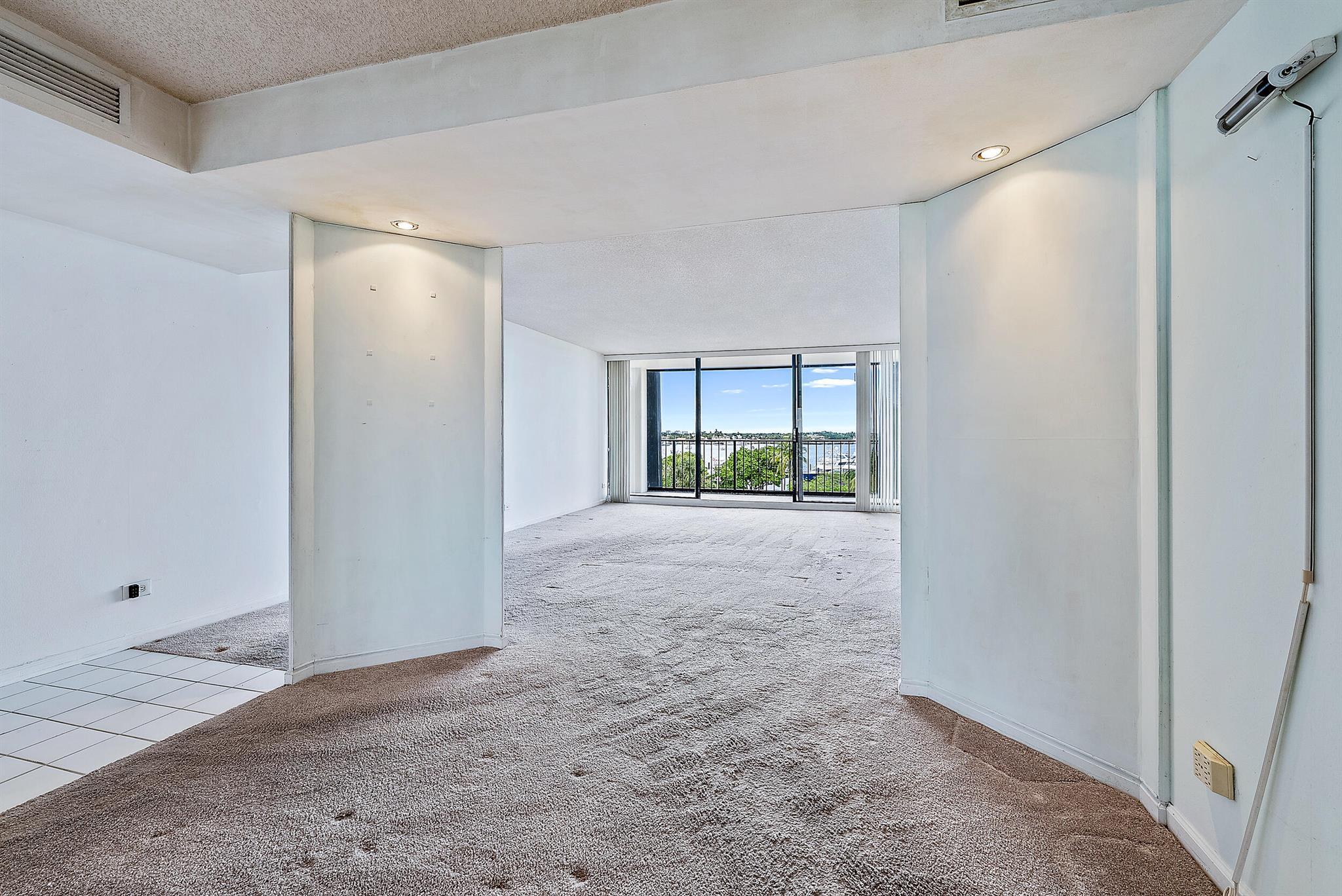 136 Lakeshore Drive 511