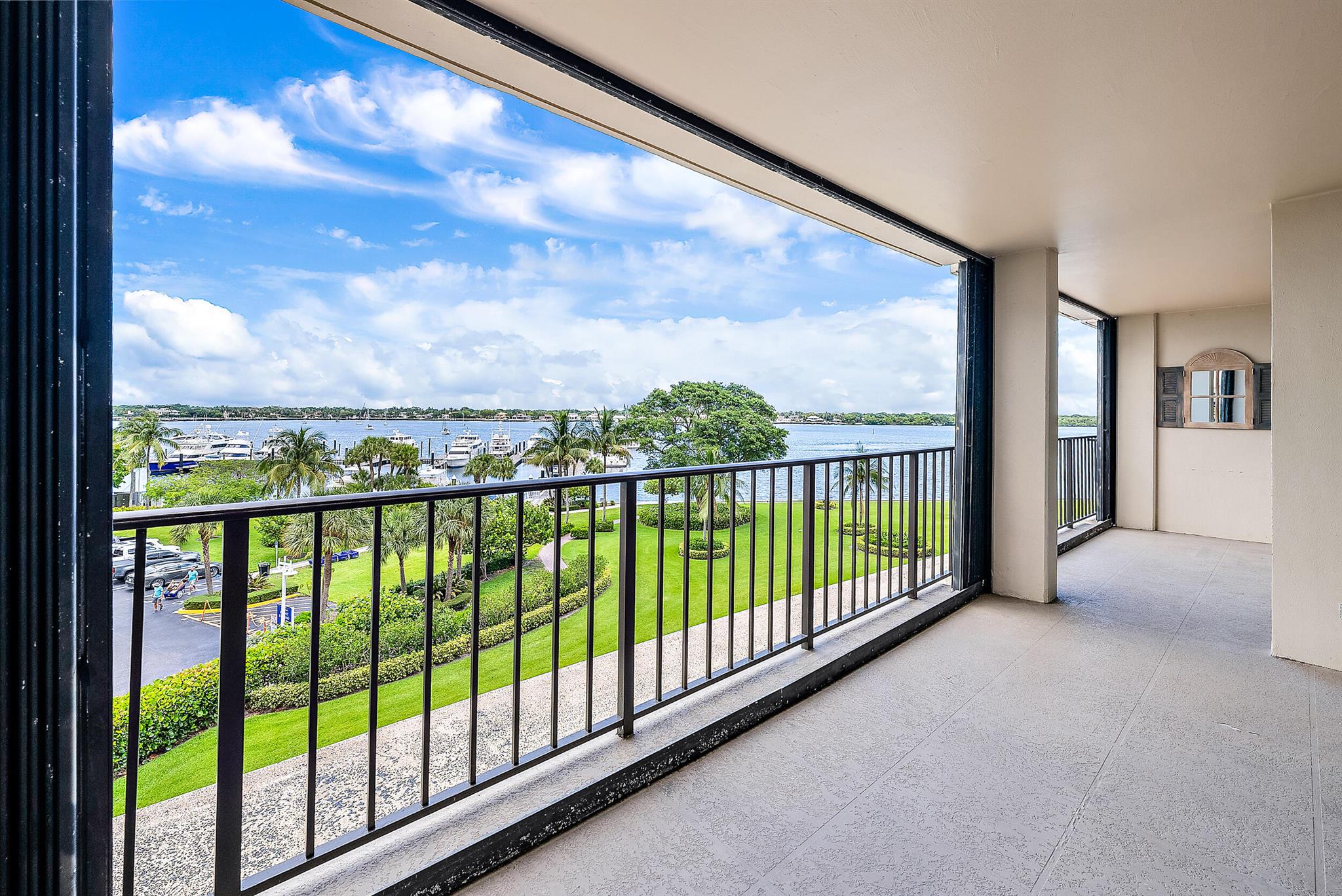 136 Lakeshore Drive 511
