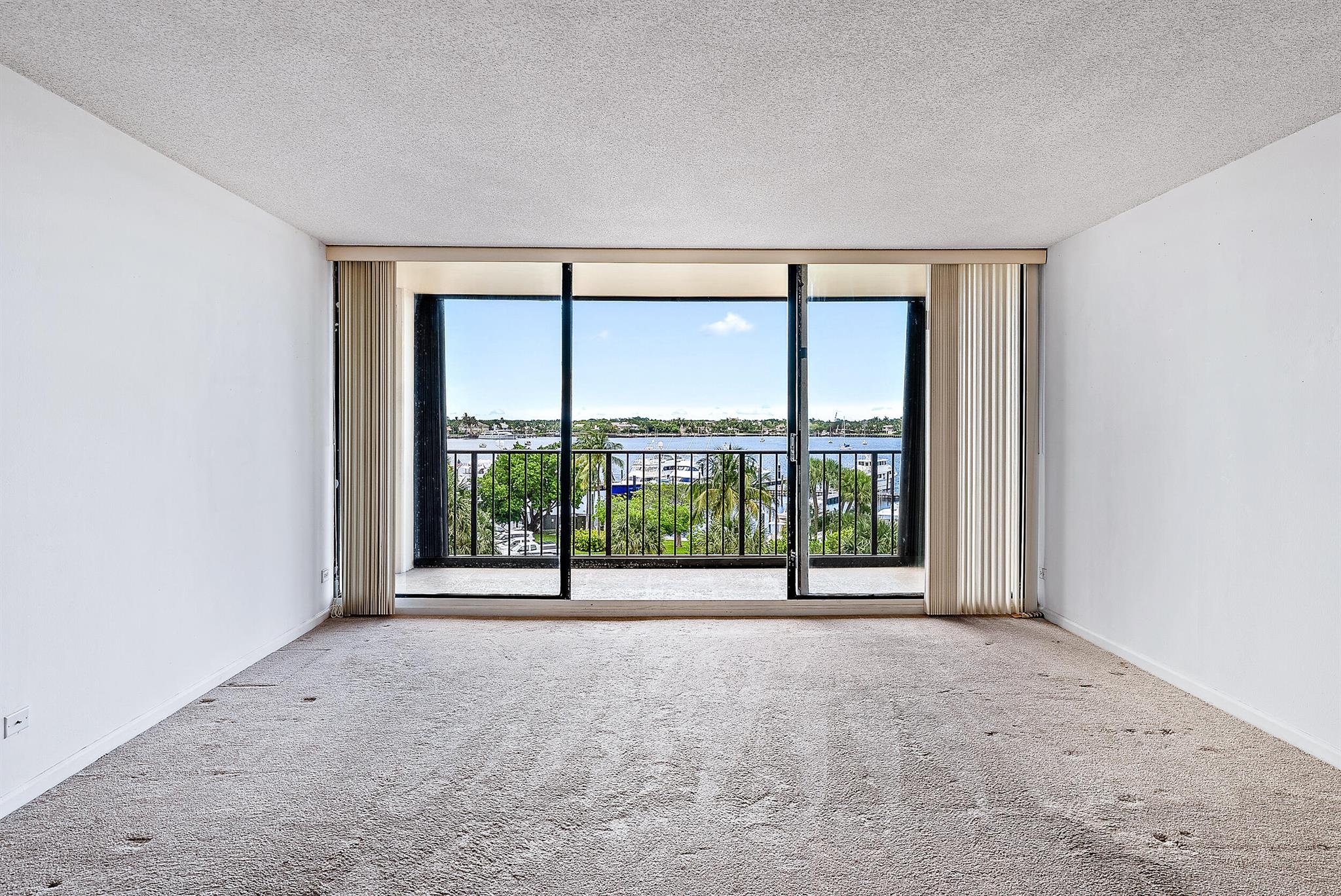 136 Lakeshore Drive 511