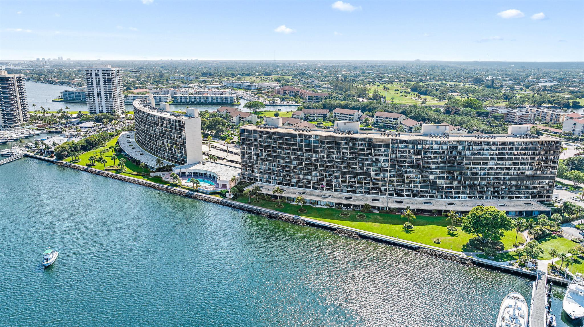 136 Lakeshore Drive 511