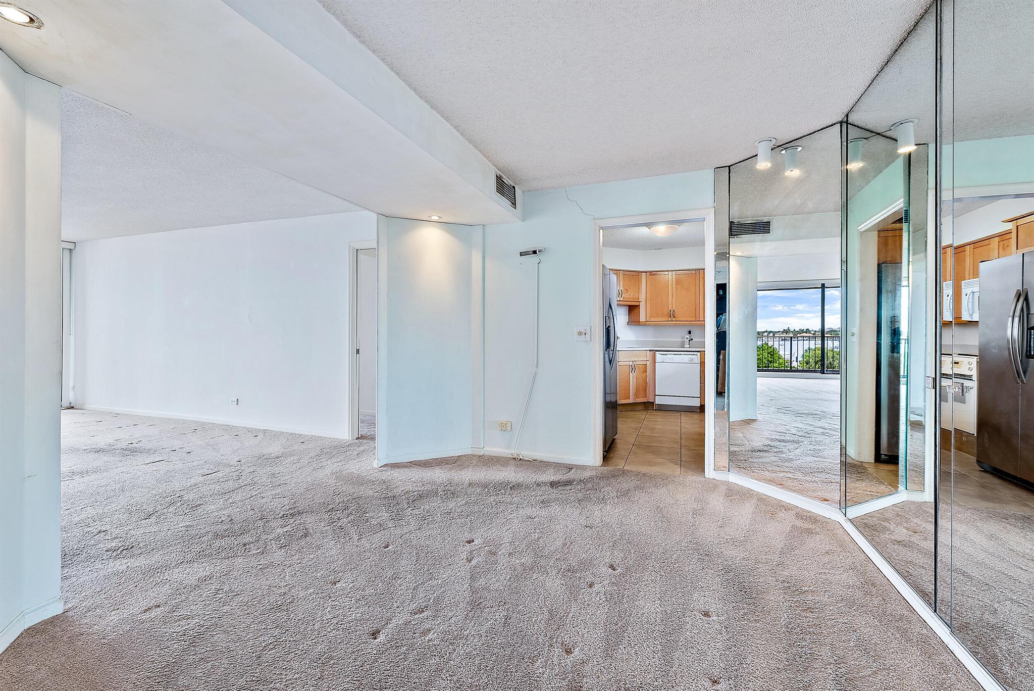 136 Lakeshore Drive 511