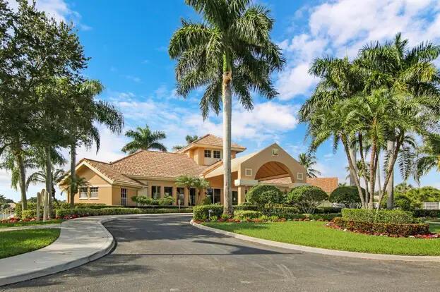 1228 Egret Circle S
