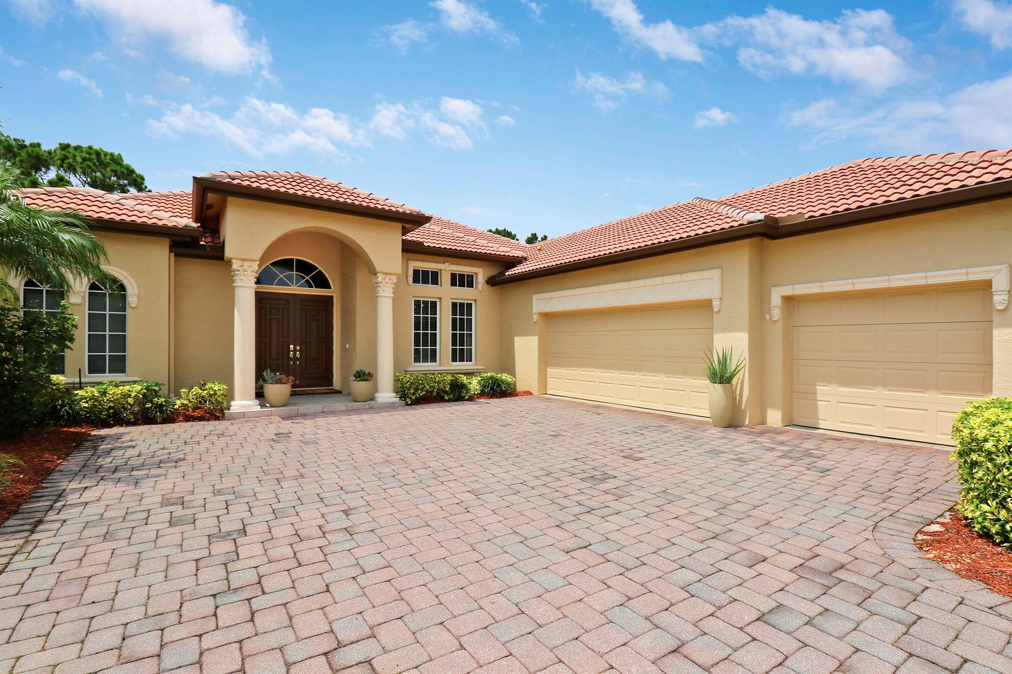 874 SW Grand Reserves Boulevard