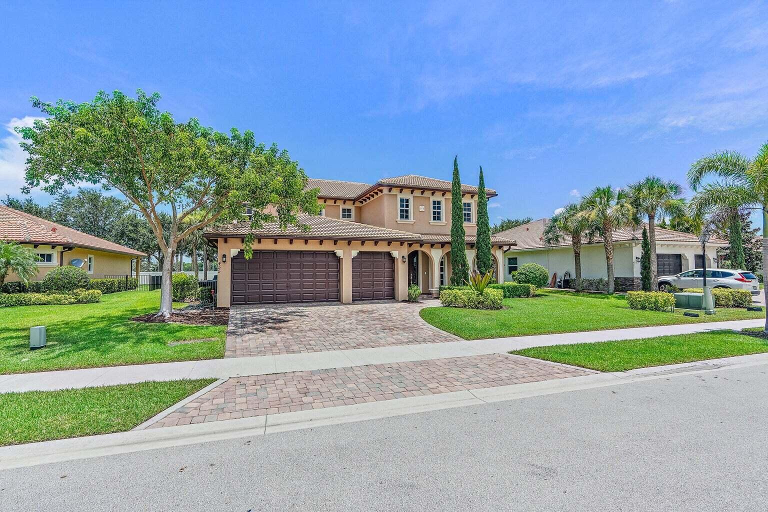 455 Rudder Cay Way