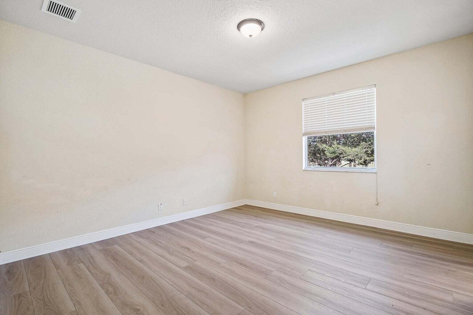 455 Rudder Cay Way