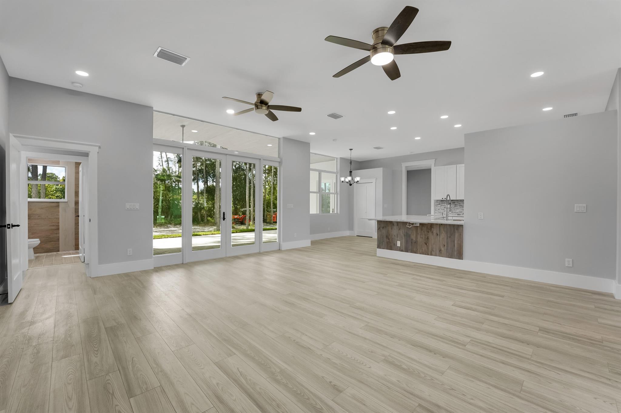 17100 Hamlin Boulevard