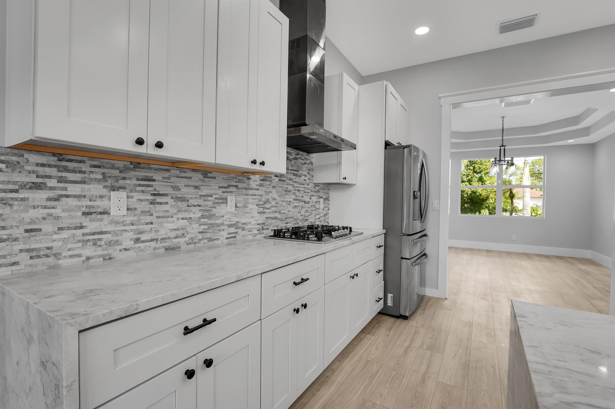 17100 Hamlin Boulevard