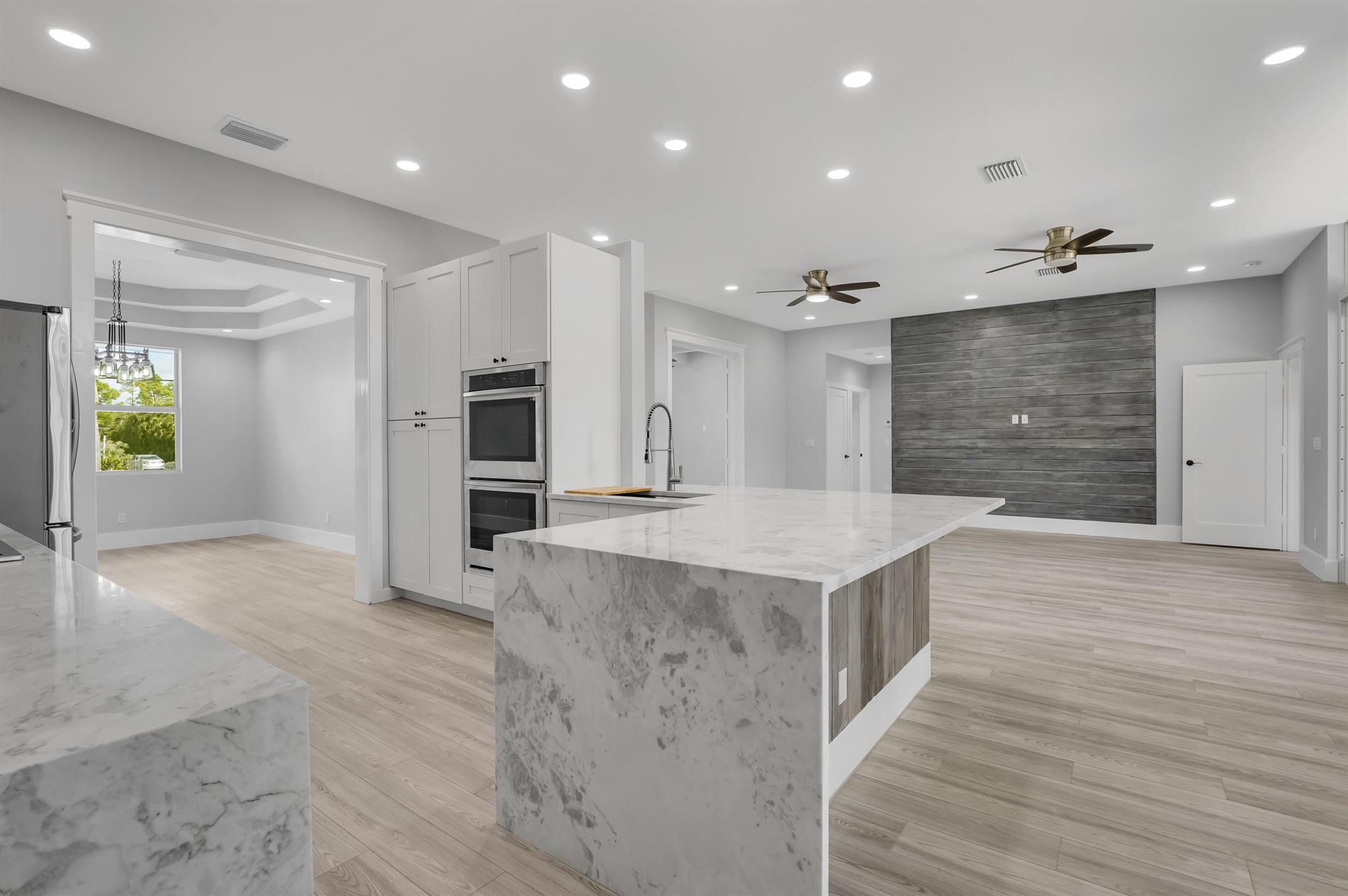 17100 Hamlin Boulevard