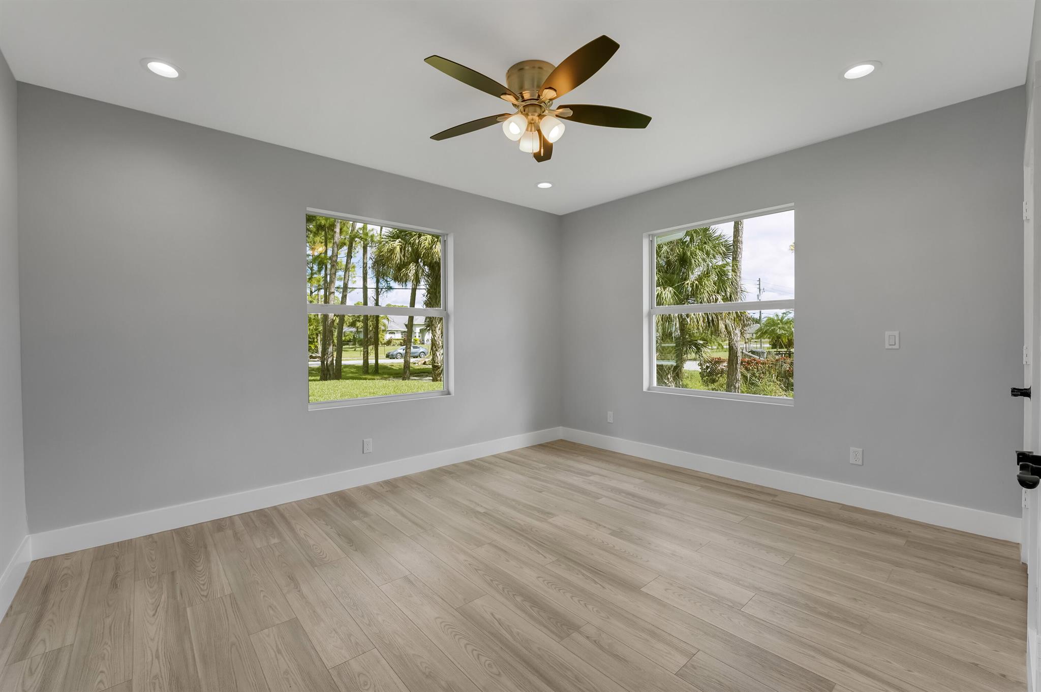 17100 Hamlin Boulevard